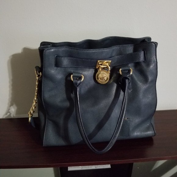 All inventory purses & wallets - Picture 3 of 5